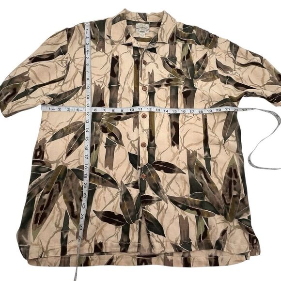 Tommy Bahama 100% silk bamboo print button up Hawaiian shirt size medium - Picture 3 of 4